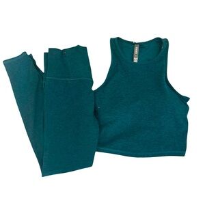 Like New Vuori Elevation Leggings and Elevation Plyo Set in Jade Heather. Size S
